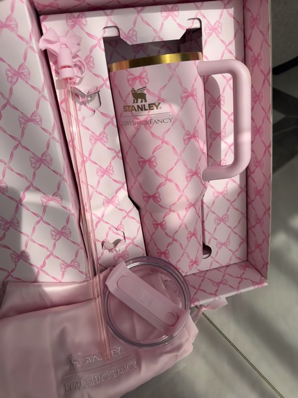 Stanley X Love Shack Fancy 40 oz Quencher H2.0 Tumbler Limited Edition Pink - Picture 2 of 2